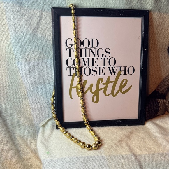 Jewelry - Elegant Gold tone Beaded Necklace